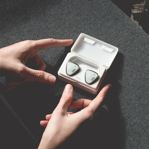 Beacon 2.0 True Wireless Earbuds in White The included charging case automatically senses your earbuds and charges them to full. When removed, they'll automatically pair to the last device used. You'll get over 12 total hours of listening time until you need to recharge the case.