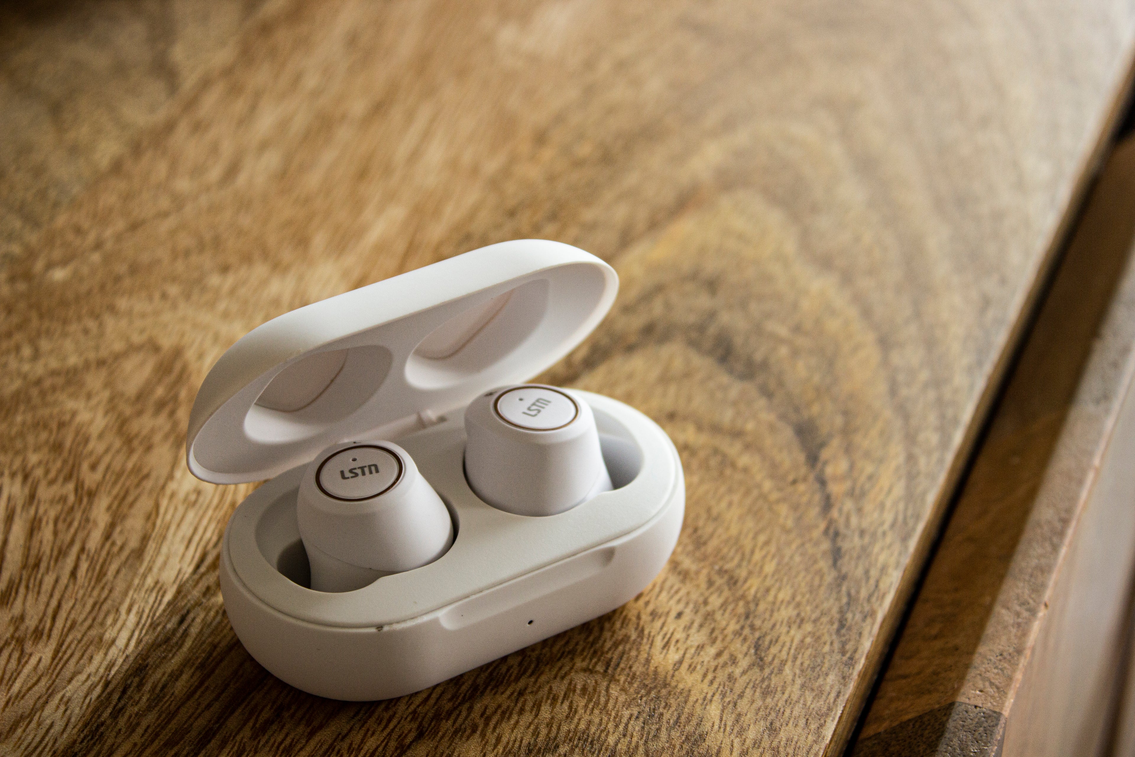 Palladium True Wireless Earbuds in White